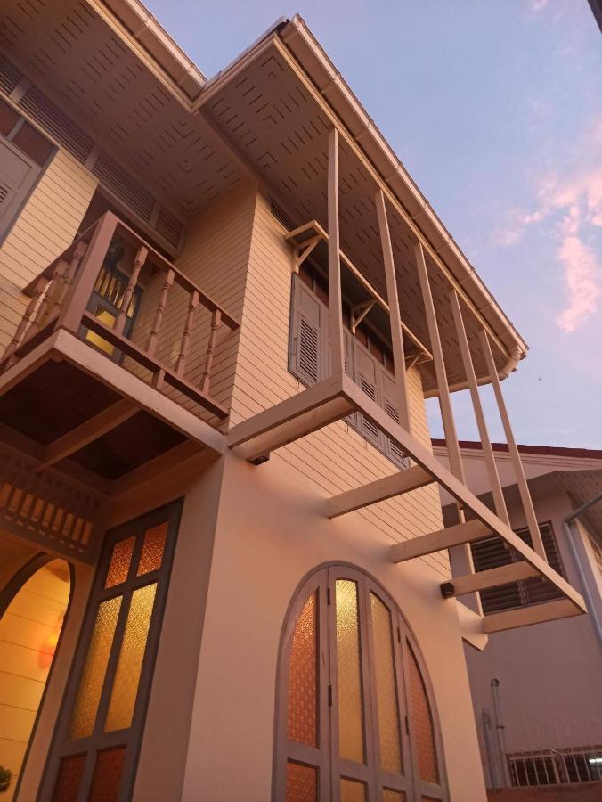 Priya Boutique House Bed & Breakfast Bangkok Exterior foto