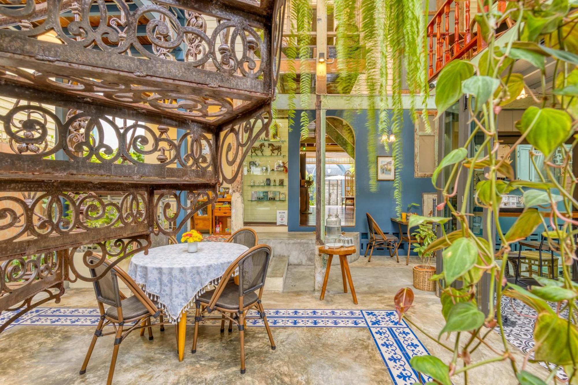 Priya Boutique House Bed & Breakfast Bangkok Exterior foto
